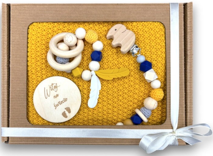 zestaw prezentowy dla noworodka witaj na świecie kocyk grzechotka zawieszka do smoczka - poony