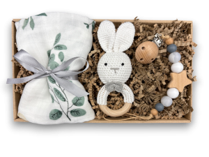 Wyprawka dla noworodka pieluszka zawieszka do smoczka gryzak grzechotka+box - poony