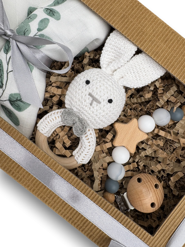 Wyprawka dla noworodka pieluszka zawieszka do smoczka gryzak grzechotka+box - poony
