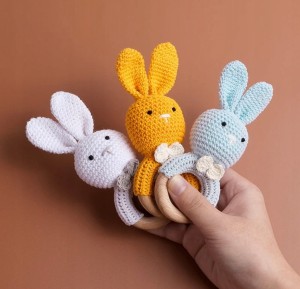 Gryzak na ząbkowanie dla dziewczynki różowy króliczek + pudełko prezentowe - poony