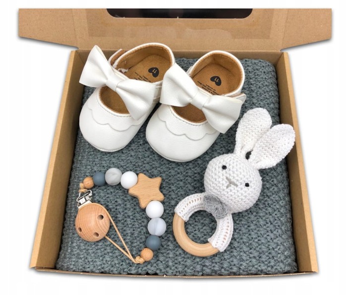 elegancki baby box dla niemowlaka w pudełku poony