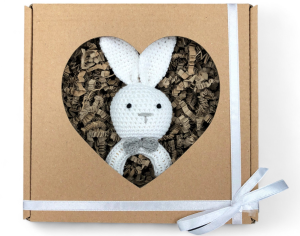 Króliczek - grzechotka gryzak dla dziecka biały ekologiczny na ząbkowanie + pudełko prezentowe - poony