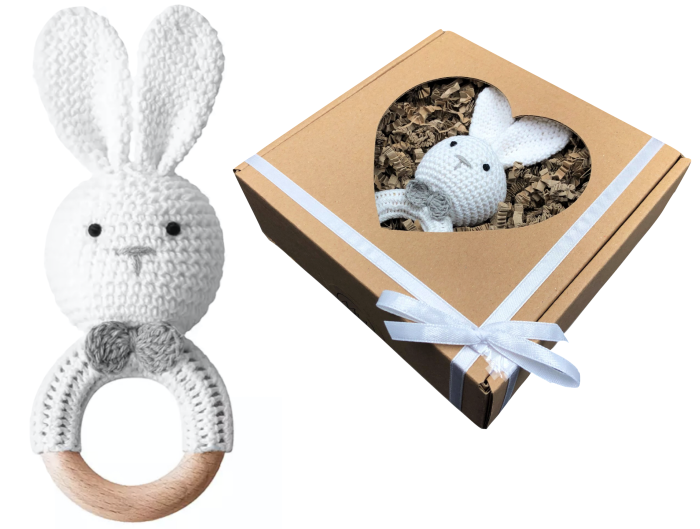 Króliczek - grzechotka gryzak dla dziecka biały ekologiczny na ząbkowanie + pudełko prezentowe - poony