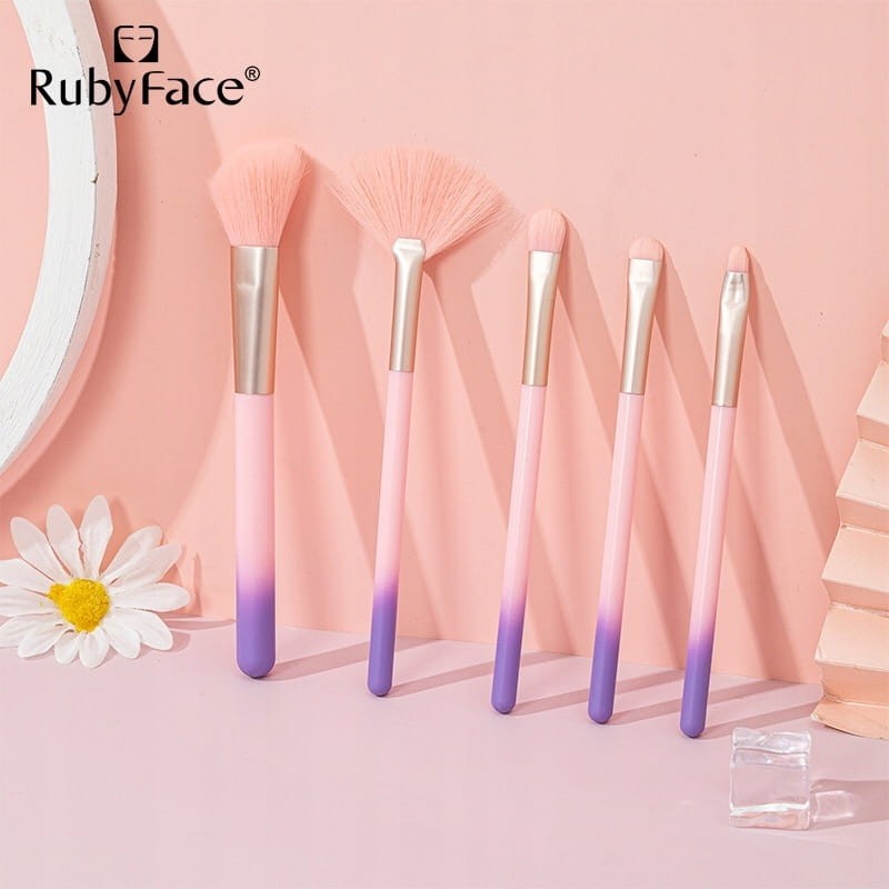 PROFESJONALNE PĘDZLE DO MAKIJAŻU "RUBY FACE" ZESTAW PĘDZLI 5 SZTUK