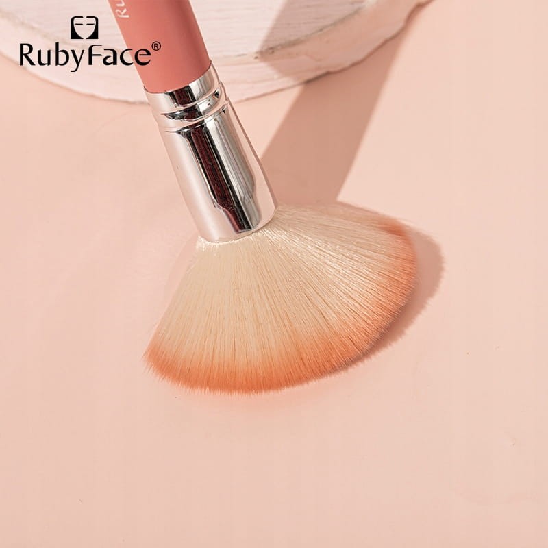 PĘDZLE DO MAKIJAŻU Komplet pięciu pędzli + brokatowy kubeczek RUBY FACE
