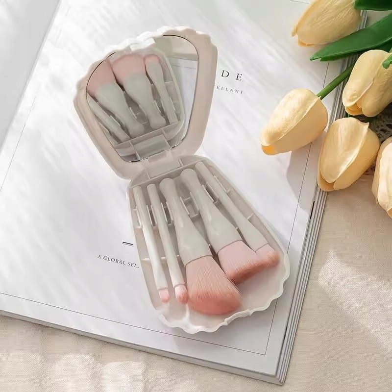 ZESTAW PĘDZLI DO MAKIJAŻU W KOSMETYCZCE Z LUSTERKIEM MUSZELKA 5 SZT. PĘDZLI