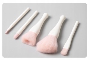 ZESTAW PĘDZLI DO MAKIJAŻU W KOSMETYCZCE Z LUSTERKIEM MUSZELKA 5 SZT. PĘDZLI